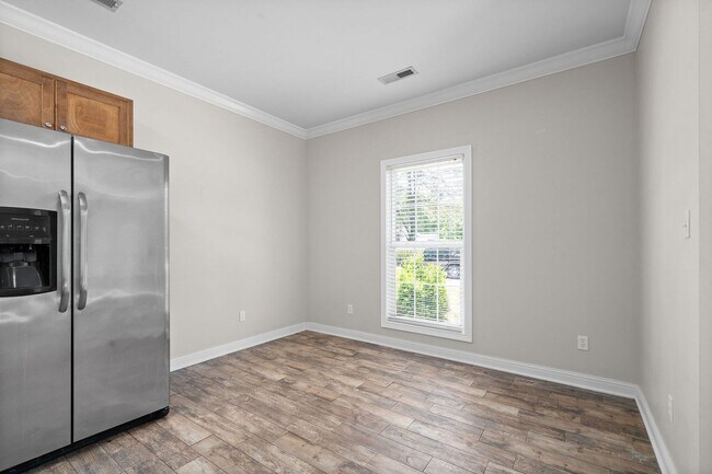 Building Photo - Cute Duplex in the Heart of Pembroke !!