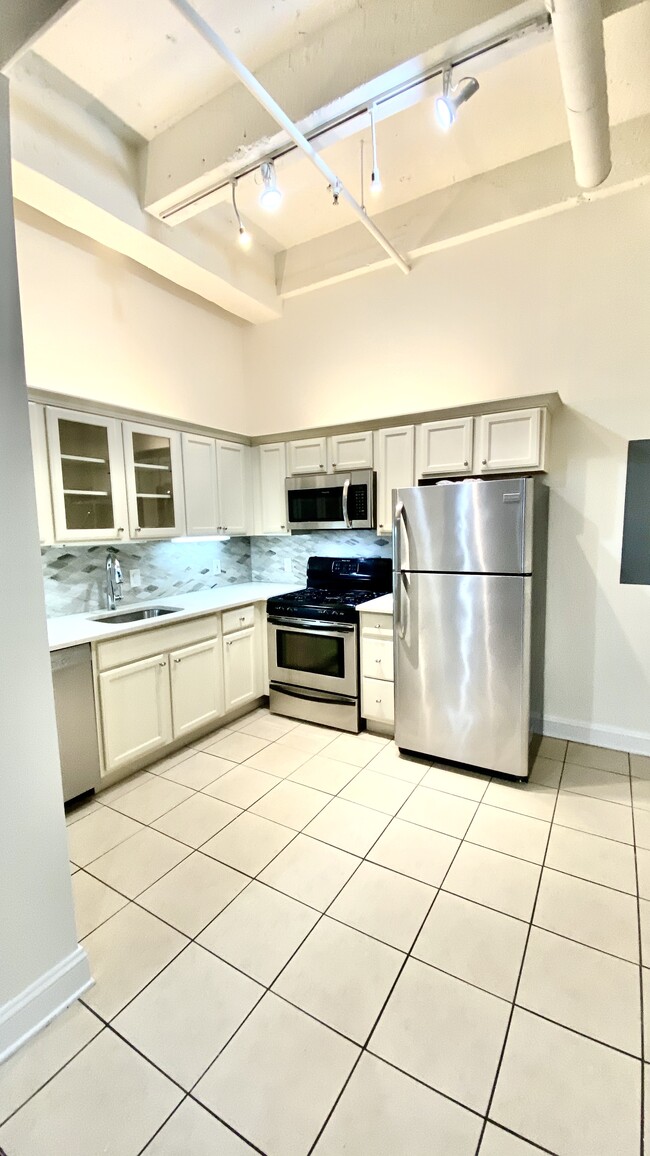 Kitchen - 266 S 23rd St