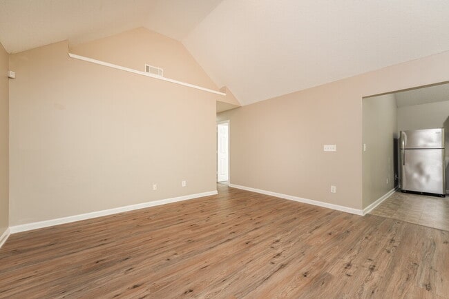 Building Photo - 804 Hillandale Ln