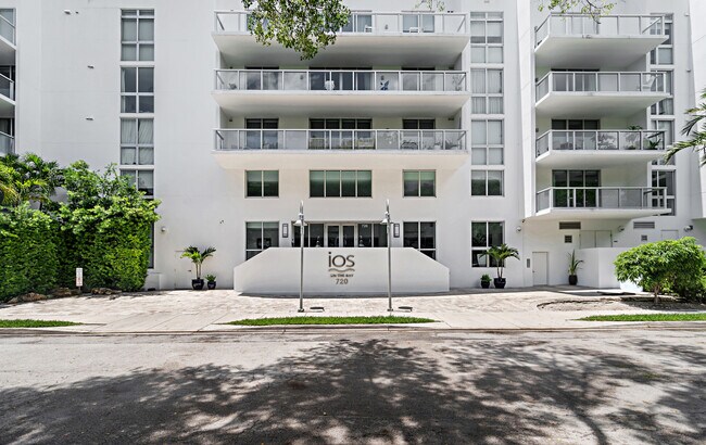 Building Photo - 720 NE 62nd St