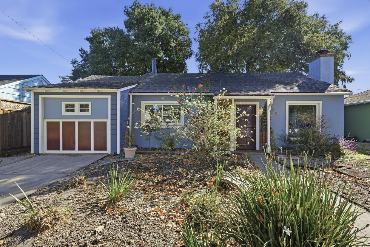 Primary Photo - 1047 Riverton Dr