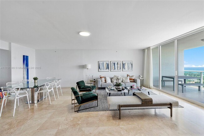 Foto del edificio - 20201 E Country Club Dr