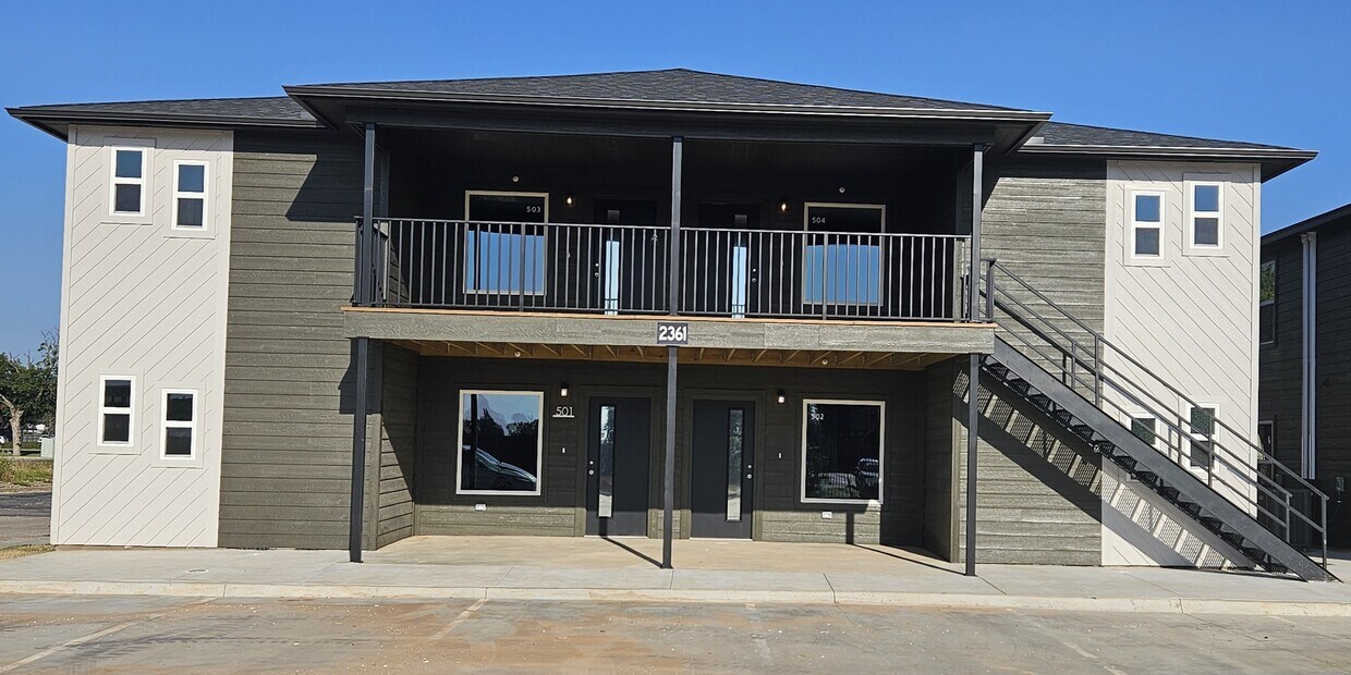 Foto principal - 2361 N Thompkins Ave