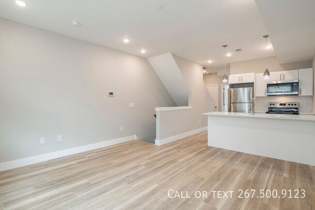 Building Photo - 2009 N Darien-2