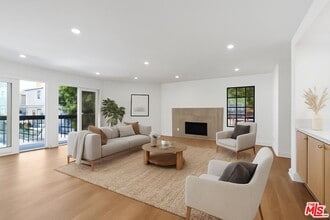 Building Photo - 2541 Stoner Ave