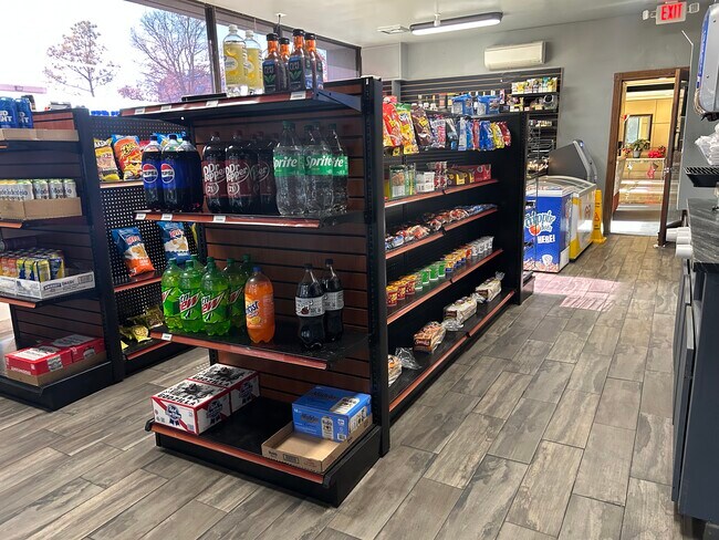 Building Photo - 410 W 7th St