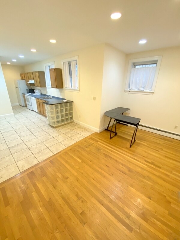 Building Photo - 13 Haviland St