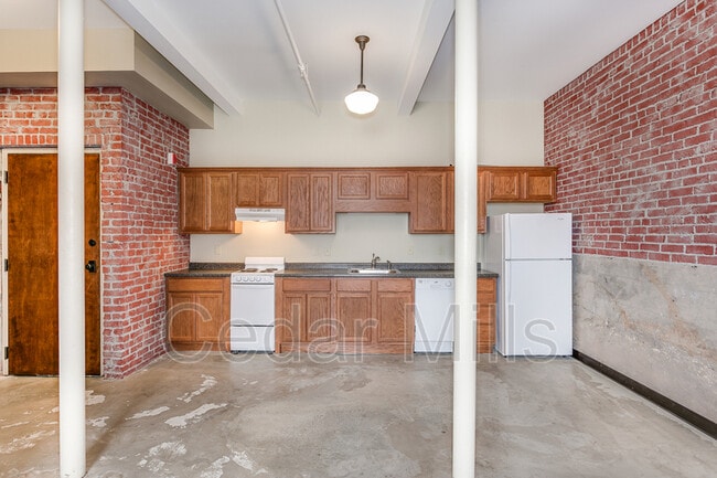 Building Photo - 3003 E Kellogg Dr S