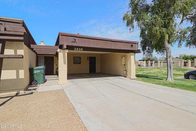 Foto del edificio - 3830 W Crittenden Ln