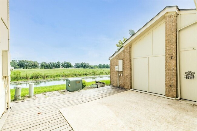 Building Photo - 1821 Veranda Dr