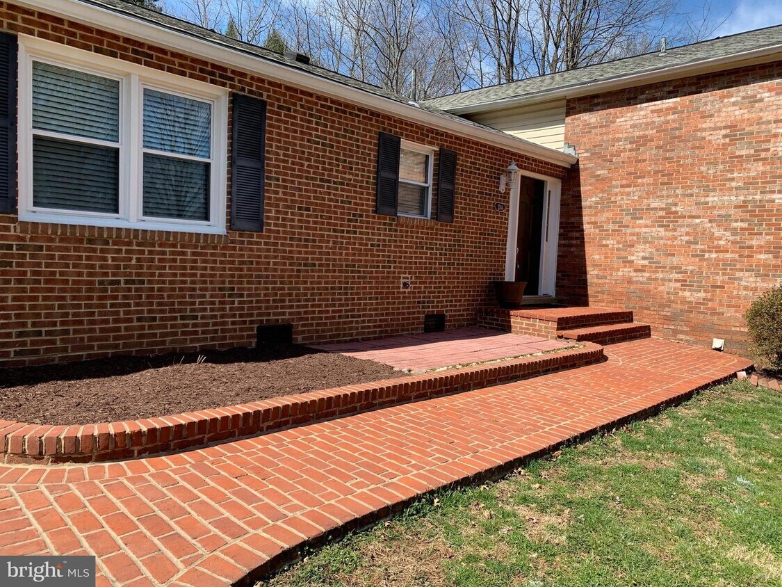 1514 Gingerwood Ct, Vienna, VA 22182 House Rental in Vienna, VA