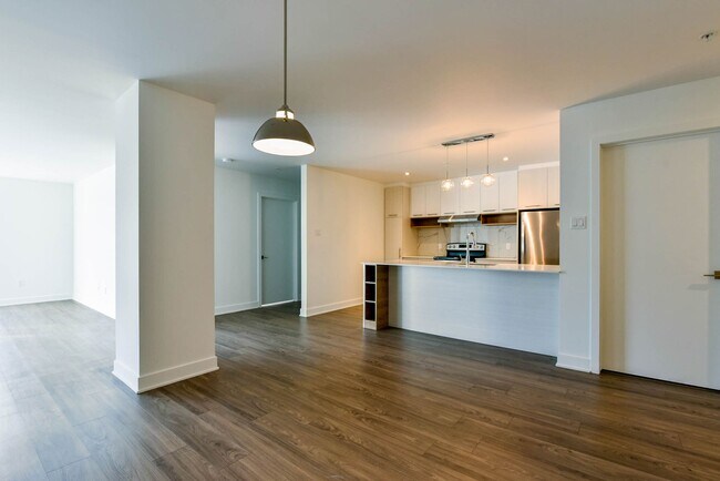 Building Photo - 9675 Av. Papineau