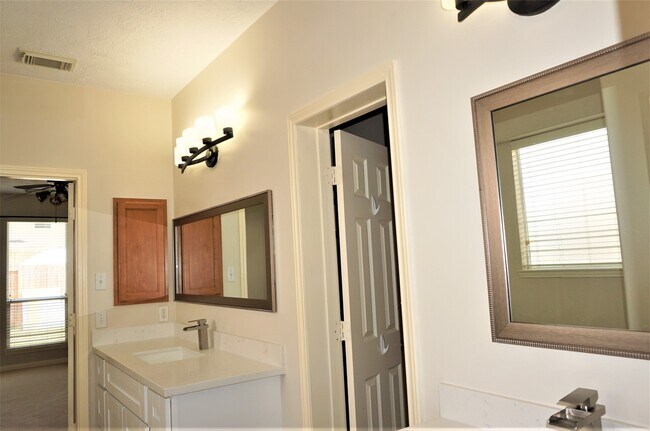 Foto del edificio - 8123 Buffalo Springs Ct