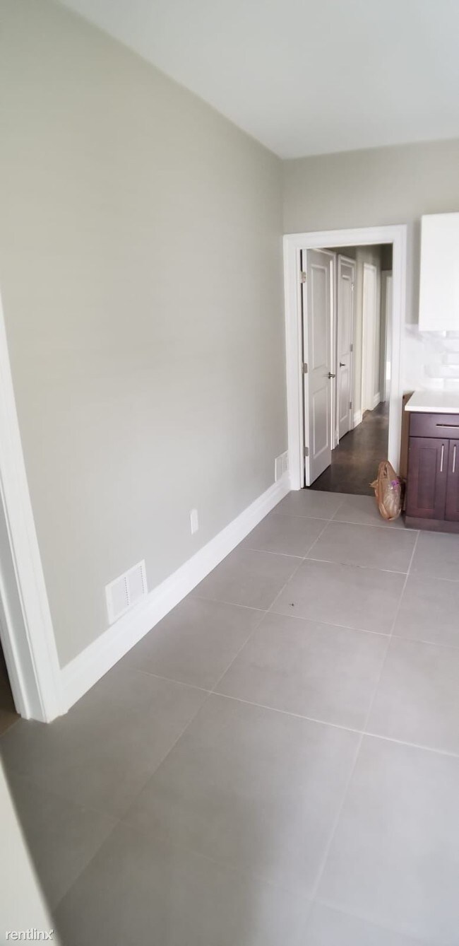 Foto del edificio - 3 br, 2 bath  - 85 willoughby St Apt 1