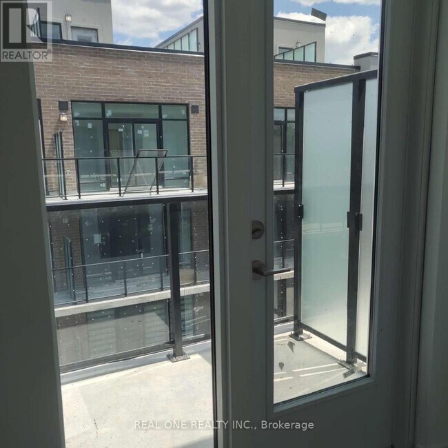 Photo du bâtiment - 851 Sheppard Ave W