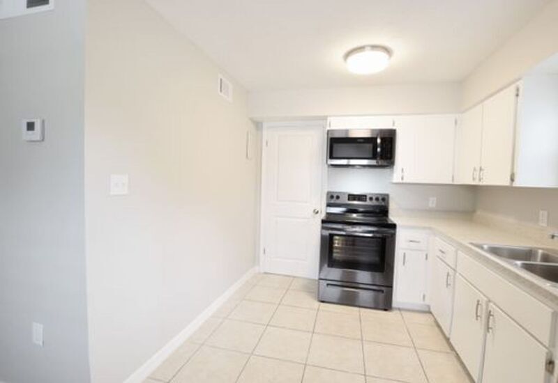 Foto principal - 900 E Airport Blvd