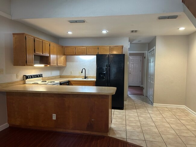 Building Photo - 1129 Ocala Rd