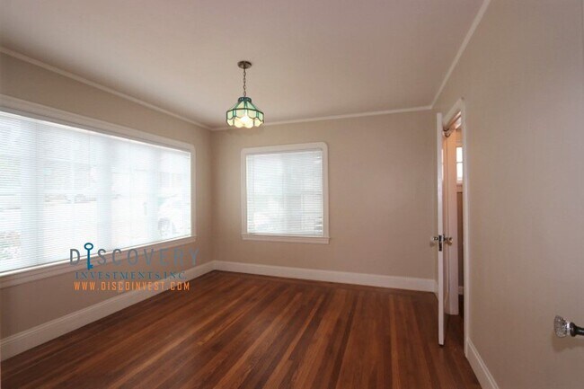 Building Photo - Upper Rockridge 3 Bedroom Home