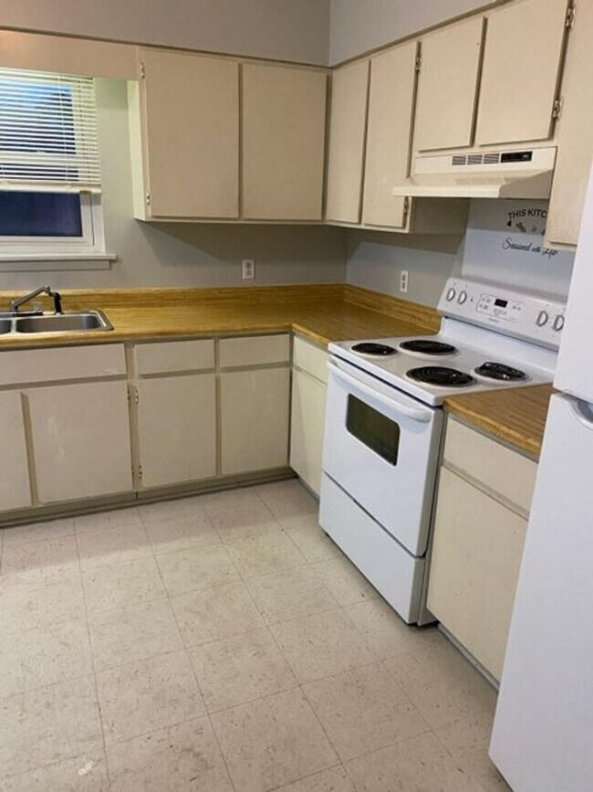 Building Photo - Monthly Paid Rent