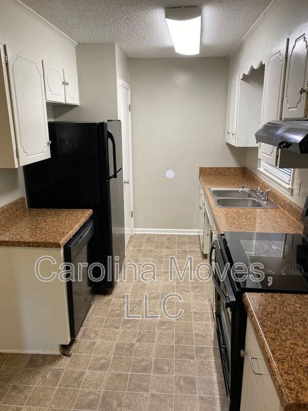 Building Photo - 205 Knighton Dr