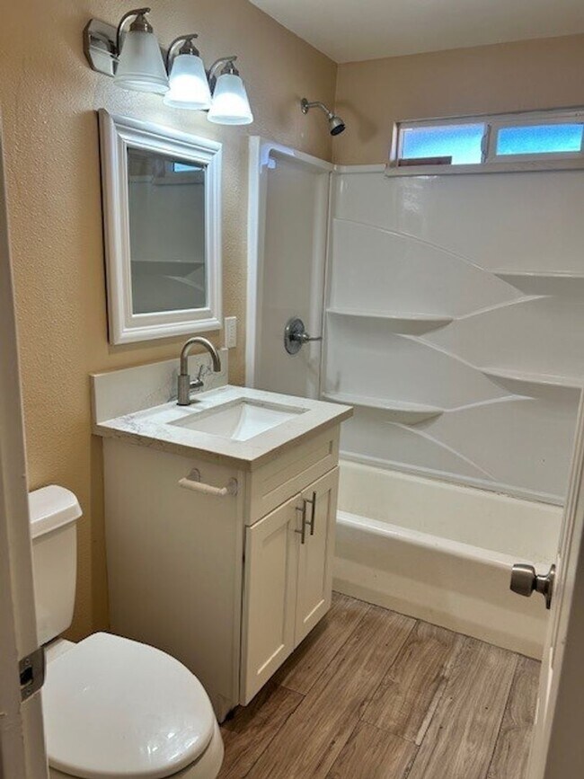 Foto del edificio - 319 E Nugent St