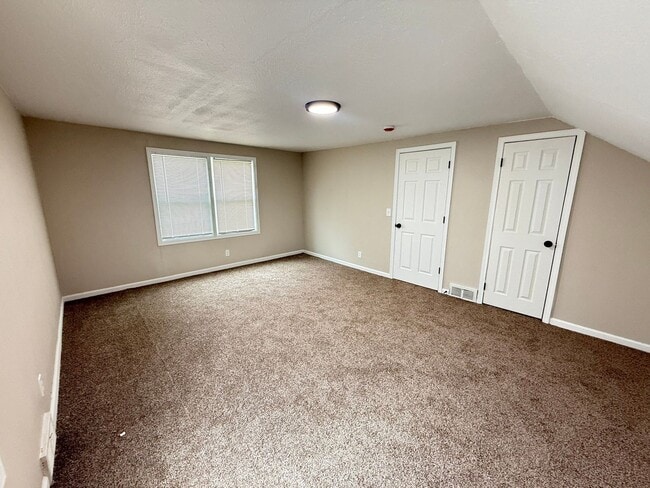 Building Photo - Renovated 4-Bedroom Home – We Welcome Sect...