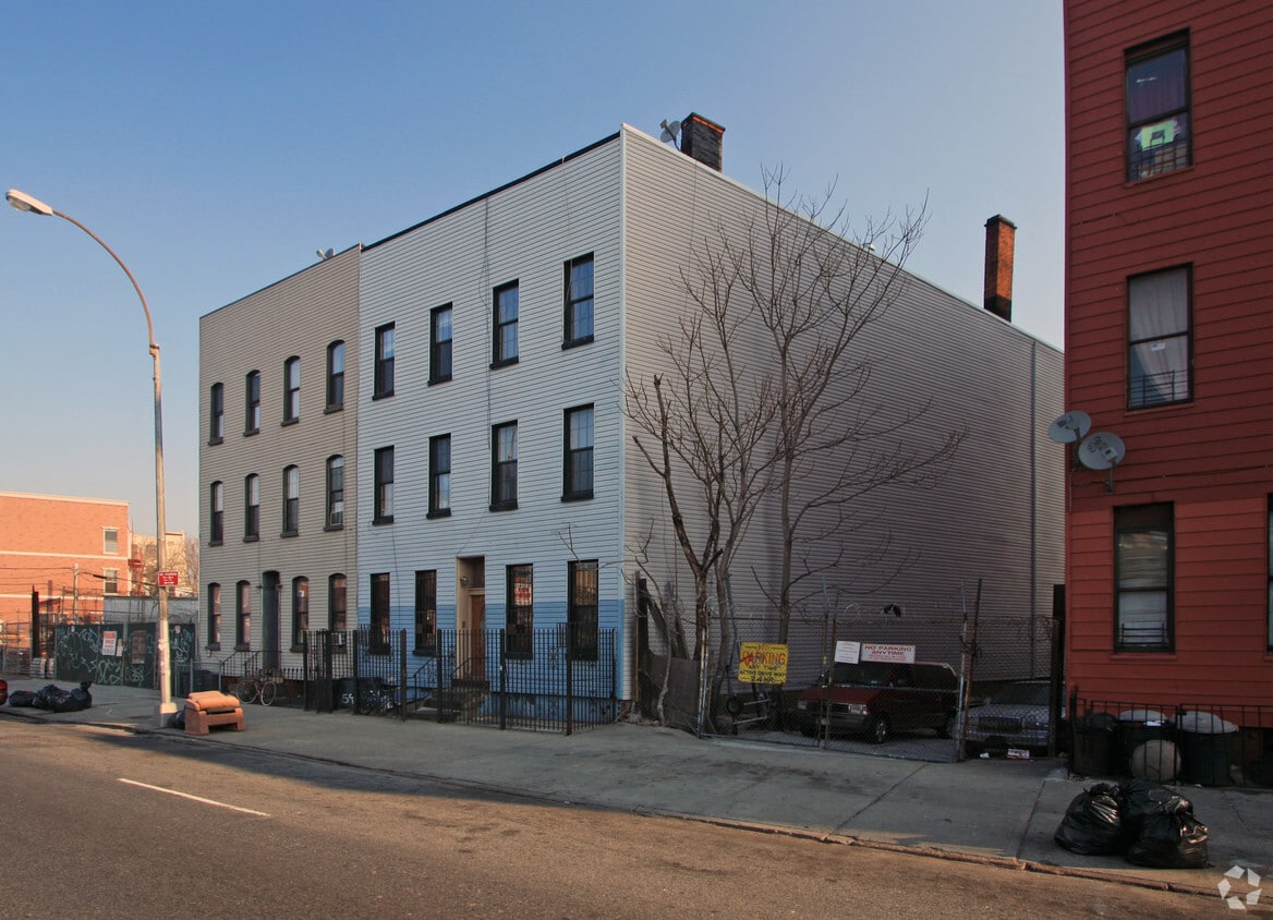 Foto del edificio - 659 Bushwick Ave