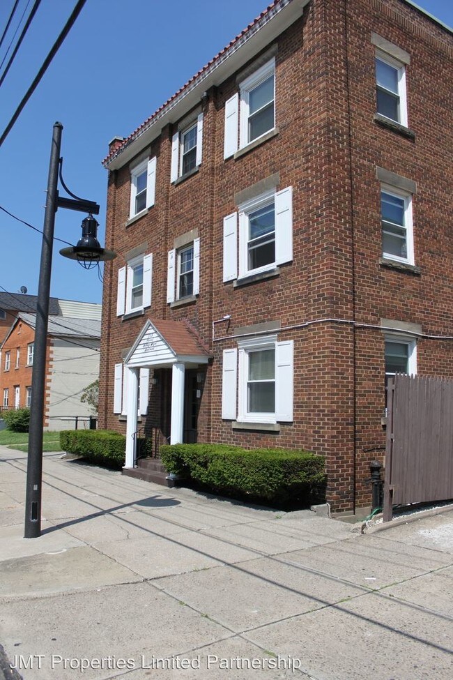238 W 8th St, Erie, PA 16501 Condo for Rent in Erie, PA