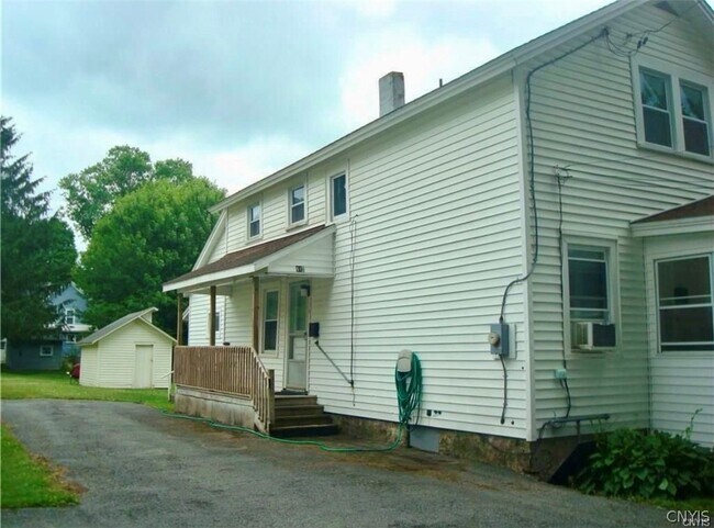 Building Photo - 61 Seneca St