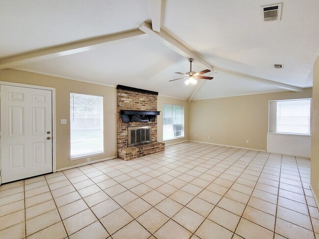 Building Photo - RECENTLY REMODELED 4 BEDROOM 2 BATH HOME I...