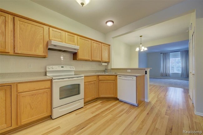 Building Photo - 2207 Knotty Pine Tr