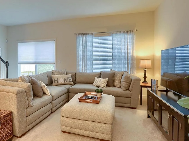 Building Photo - 1730 Fairbank Ln