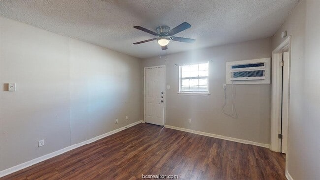 Building Photo - 500 Foch Street Unit 5