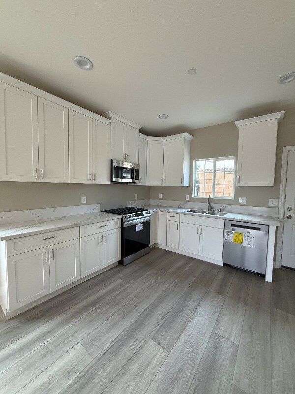 Building Photo - 7398 N Maple Ave