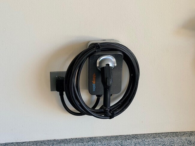 Foto del edificio - 513 Proton Pl