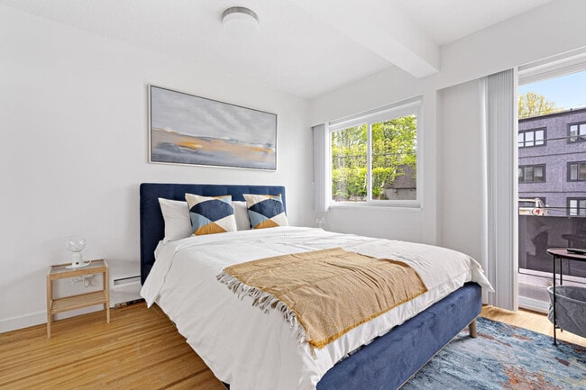 Building Photo - 1550 W 11th Ave