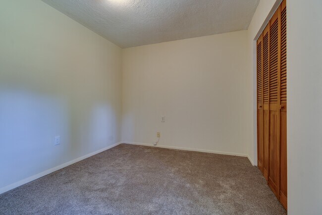 Foto del edificio - 1200 E 27th St