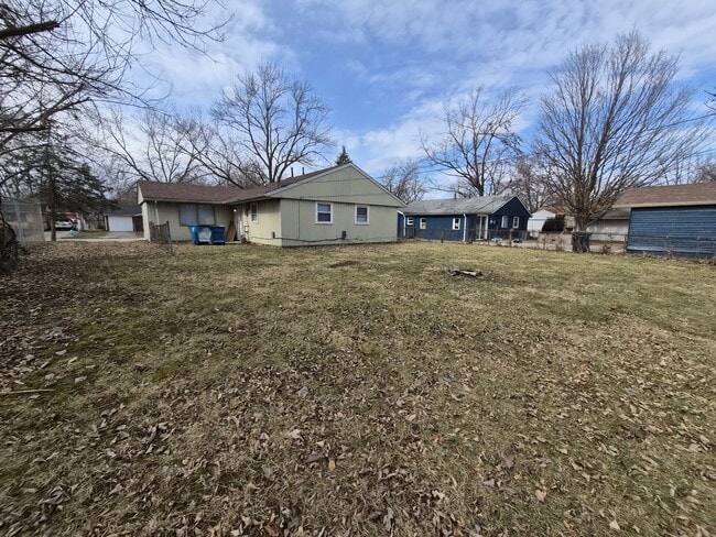 Building Photo - 3525 Luewan Ct