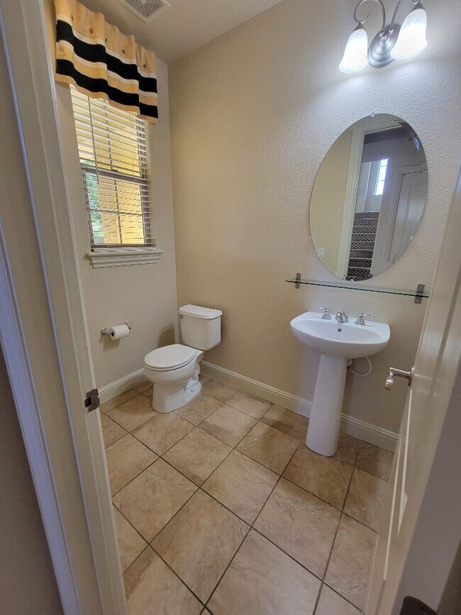 Foto del edificio - Beautiful 5 bedroom home in Empire Ranch