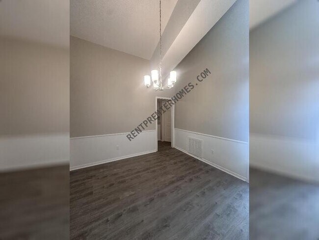 Building Photo - 10405 Bayberry Dr