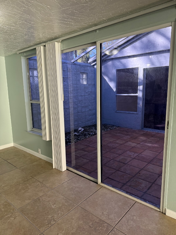 Building Photo - 467 Willow Tree Dr