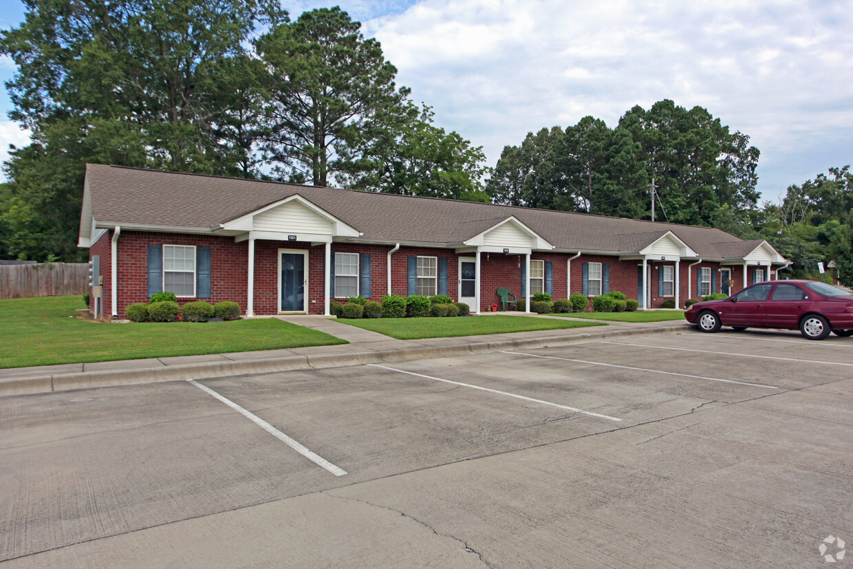 Primary Photo - Amesbury Apartments