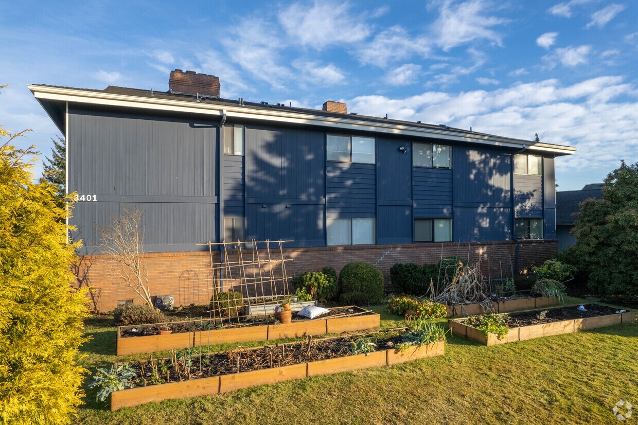 Exterior - 3401 Oakes Ave