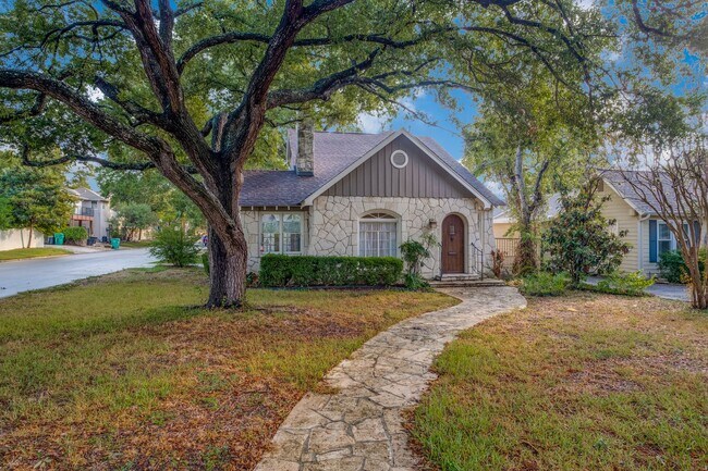 Foto del edificio - Beautiful Cottage in Alamo Heights