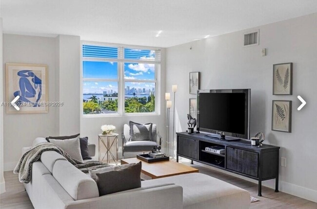 Building Photo - 1555 N Treasure Dr