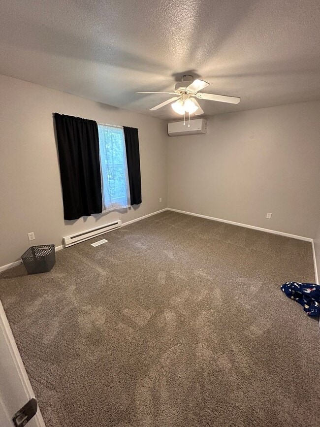 Building Photo - $1,700 - 3 Bedroom 1 3/4 Bathroom In Norwalk