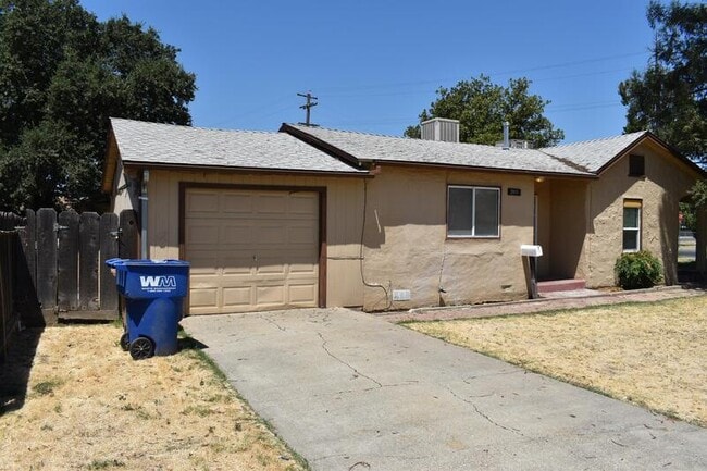 Building Photo - 2991 Oleander Ave