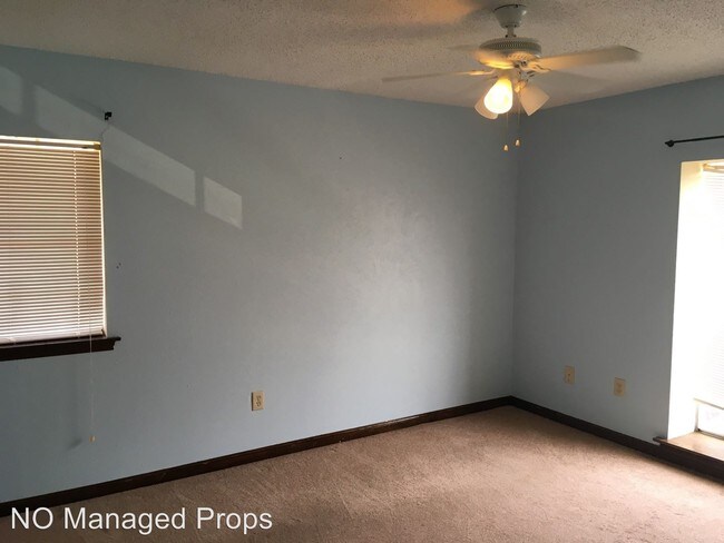 Building Photo - 2 br, 1.5 bath House - 4101 Delaware Ave. #11