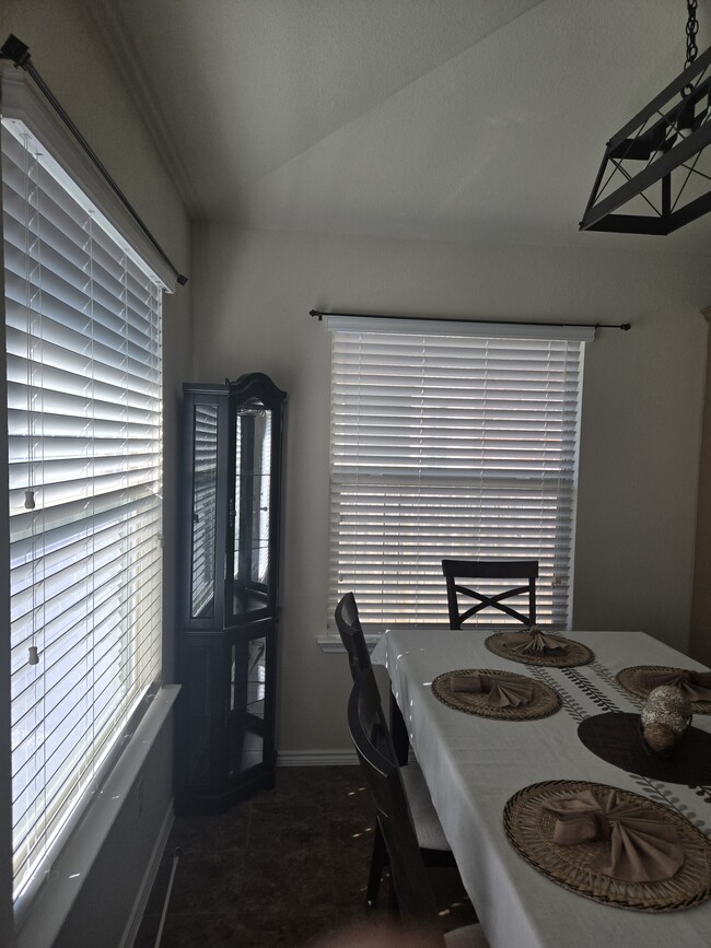 Building Photo - 320 Ammonite Ln