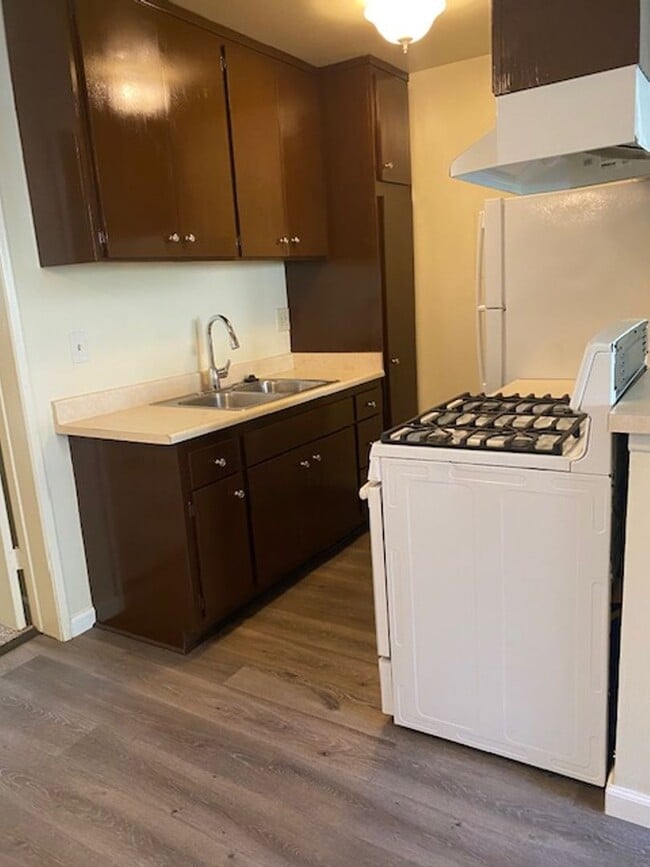 Building Photo - Beautiful One Bedroom